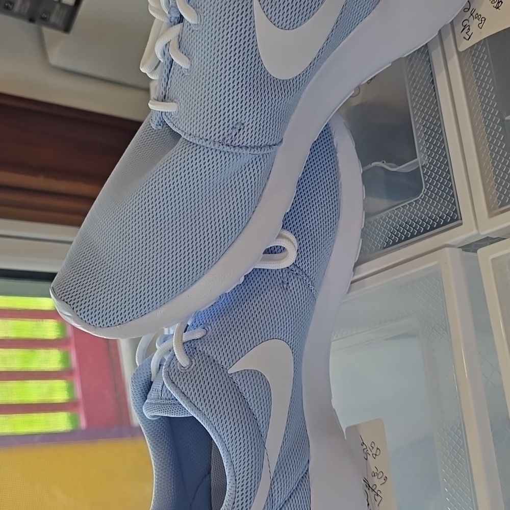 Shoes - Picture 4 of 4
